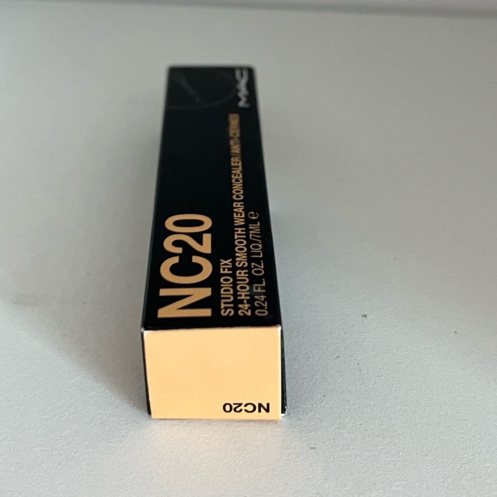 NC20 STUDIO FIX 24-HR SMOOTH WEAR CONCEALER, NIB